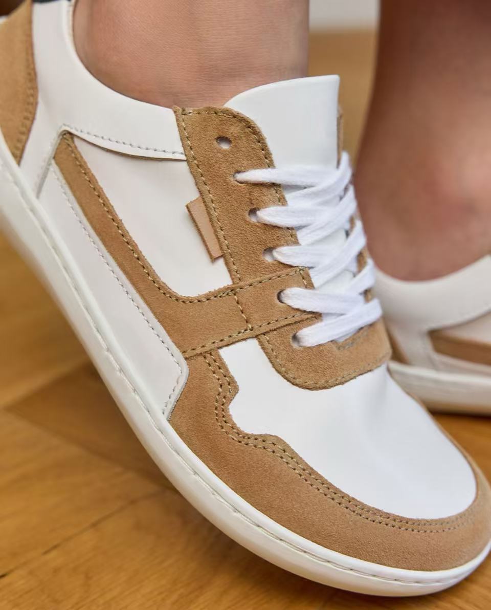 Herren Barfußschuhe aus Leder, Minimalschuhe mit Zehenfreiheit, Bequeme Barfuß Halbschuhe für Alltag & Outdoor, Weiß-Braun, Made in Portugal