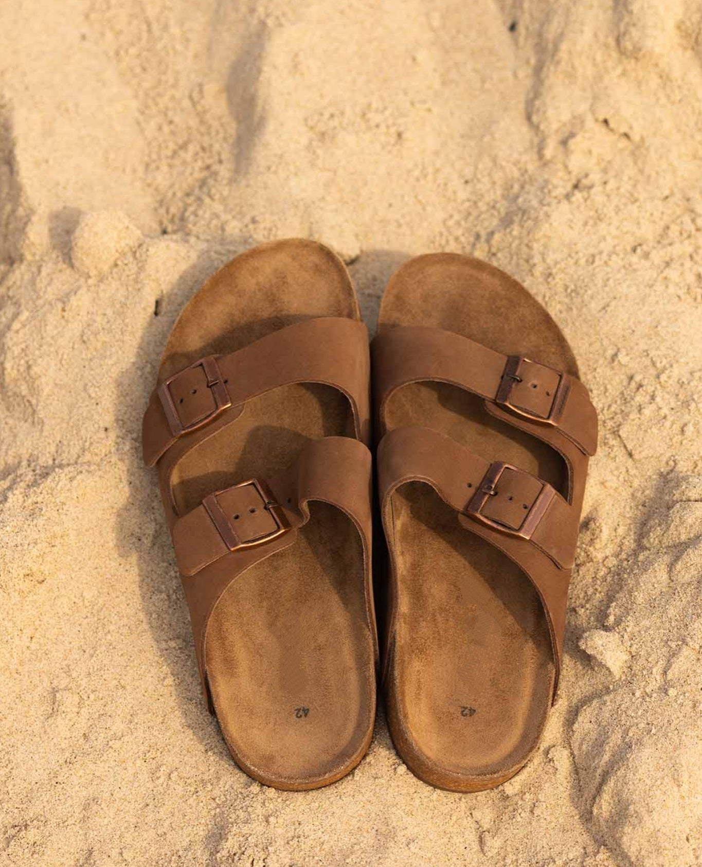 Herren Sandalen aus Leder mit Kork-Fußbett, Bequeme Ledersandalen mit EVA-Sohle, Anatomische Pantoletten für Sommer & Alltag, Braun