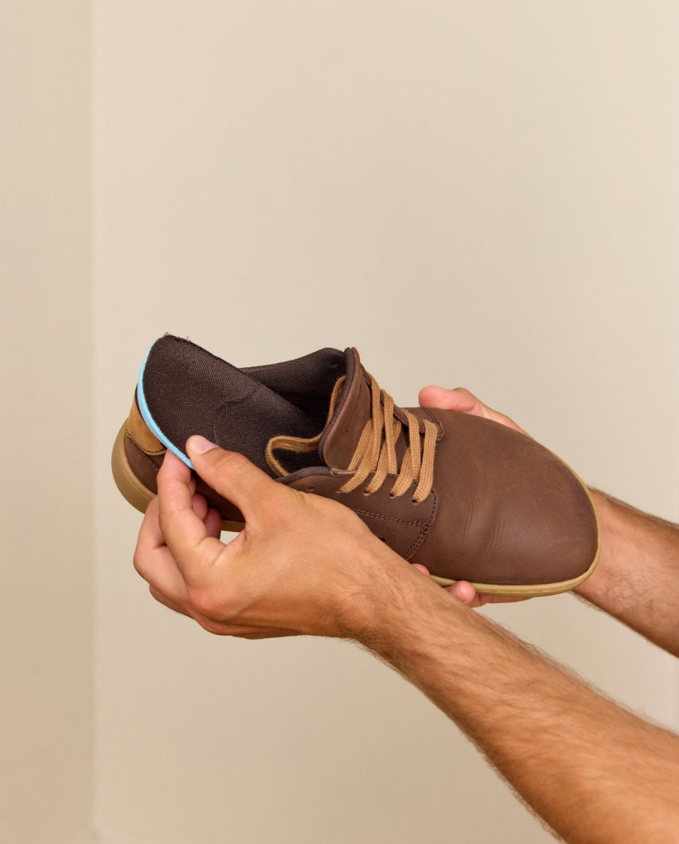 Herren Barfußschuhe aus Leder, Minimalschuhe mit Zehenfreiheit, Bequeme Barfuß Halbschuhe für Alltag & Outdoor, Braun, Made in Portugal
